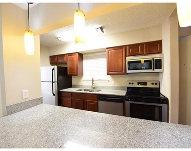 2833 Kings Road - Photo Thumbnail 3