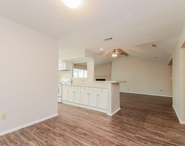 728 Southwynd Street - Photo Thumbnail 5