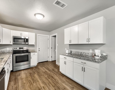 4203 Spring Hill Lane - Photo Thumbnail 6