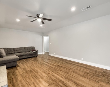 4203 Spring Hill Lane - Photo Thumbnail 3