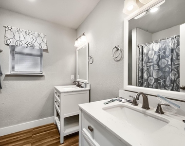 4203 Spring Hill Lane - Photo Thumbnail 15