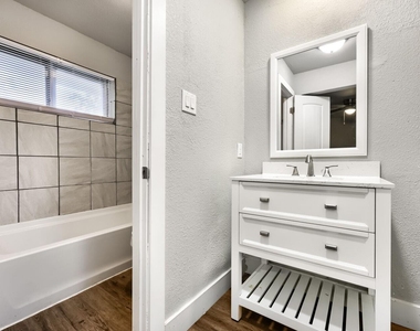 4203 Spring Hill Lane - Photo Thumbnail 10