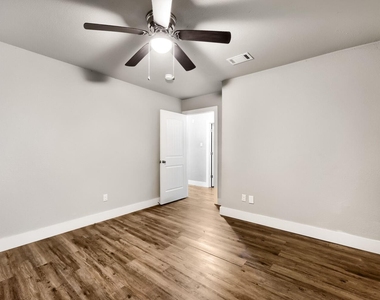4203 Spring Hill Lane - Photo Thumbnail 14