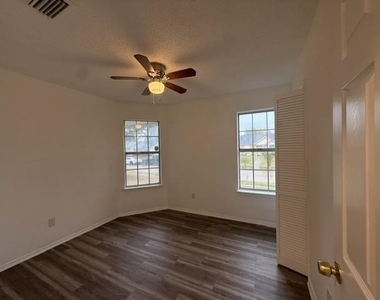 939 Carom Way - Photo Thumbnail 7