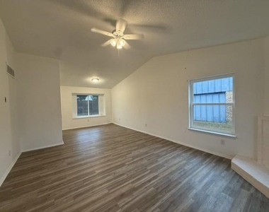 939 Carom Way - Photo Thumbnail 1