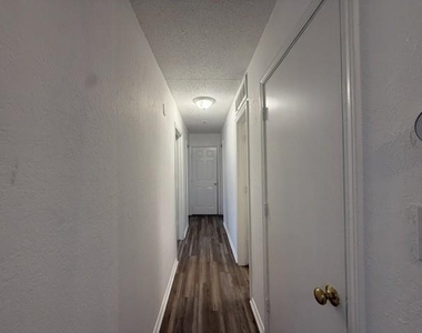 939 Carom Way - Photo Thumbnail 5