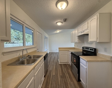 939 Carom Way - Photo Thumbnail 4