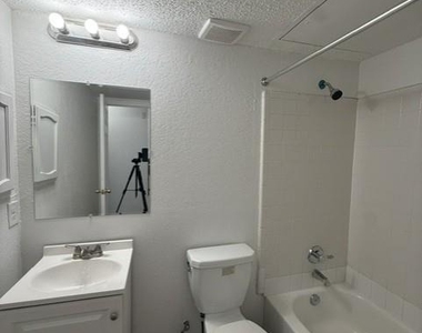 939 Carom Way - Photo Thumbnail 8