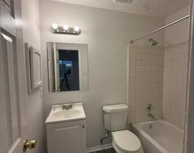 939 Carom Way - Photo Thumbnail 11