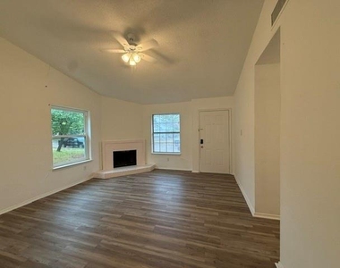 939 Carom Way - Photo Thumbnail 2