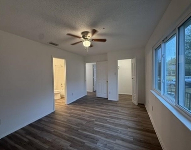 939 Carom Way - Photo Thumbnail 10