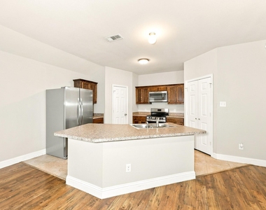 15626 Gatsby Lane - Photo Thumbnail 6