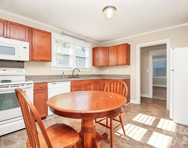 105 Oak Street - Photo Thumbnail 10