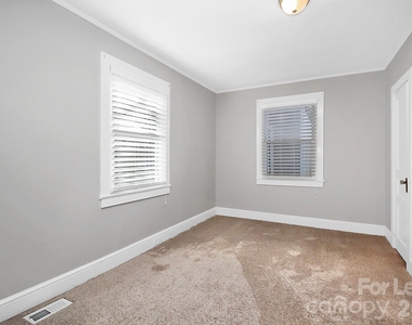 105 Oak Street - Photo Thumbnail 15
