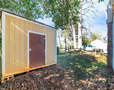 105 Oak Street - Photo Thumbnail 26