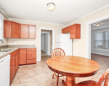 105 Oak Street - Photo Thumbnail 13