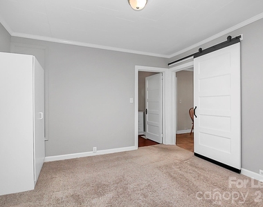 105 Oak Street - Photo Thumbnail 21