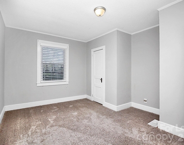 105 Oak Street - Photo Thumbnail 16