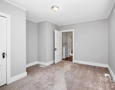 105 Oak Street - Photo Thumbnail 17