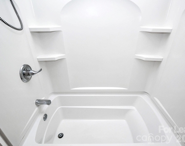 105 Oak Street - Photo Thumbnail 19