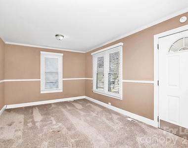 105 Oak Street - Photo Thumbnail 7