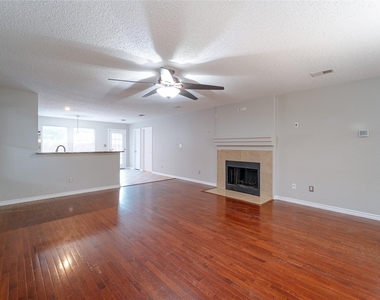 4403 Cedar Crest Drive - Photo Thumbnail 3