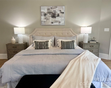 5129 Watermead Lane - Photo Thumbnail 8