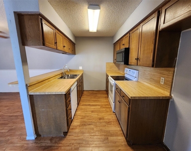 500 Concord Drive - Photo Thumbnail 4