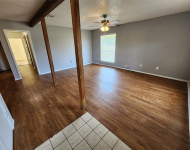 500 Concord Drive - Photo Thumbnail 1
