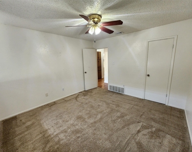 500 Concord Drive - Photo Thumbnail 11