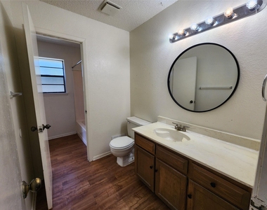500 Concord Drive - Photo Thumbnail 7