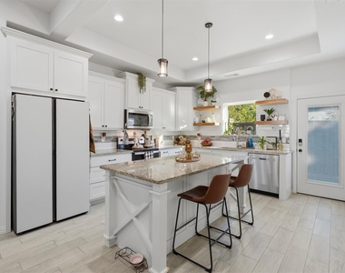 5625 Barkridge Drive - Photo Thumbnail 2