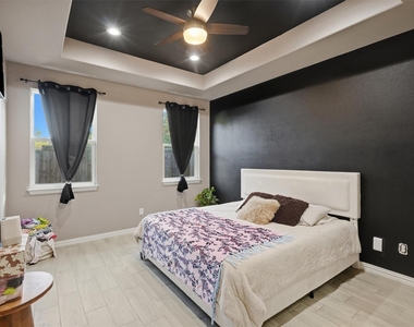 5625 Barkridge Drive - Photo Thumbnail 13