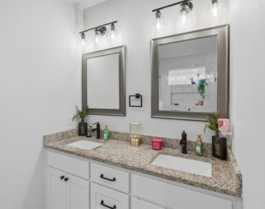 5625 Barkridge Drive - Photo Thumbnail 14