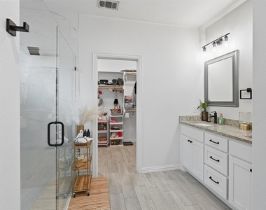 5625 Barkridge Drive - Photo Thumbnail 15