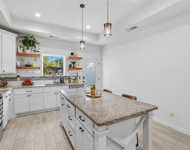 5625 Barkridge Drive - Photo Thumbnail 8
