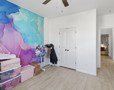 5625 Barkridge Drive - Photo Thumbnail 18