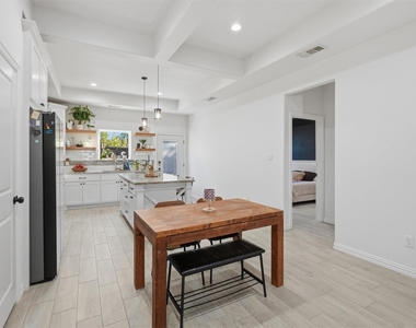 5625 Barkridge Drive - Photo Thumbnail 9