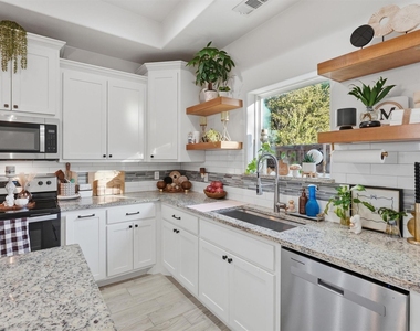 5625 Barkridge Drive - Photo Thumbnail 7