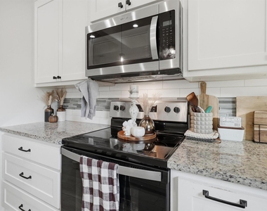 5625 Barkridge Drive - Photo Thumbnail 11
