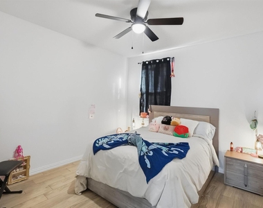5625 Barkridge Drive - Photo Thumbnail 20
