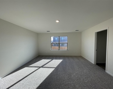 2103 Hialeah Drive - Photo Thumbnail 12