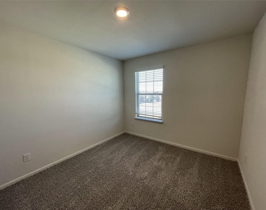2103 Hialeah Drive - Photo Thumbnail 18