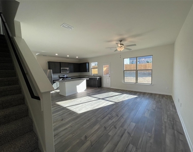 2103 Hialeah Drive - Photo Thumbnail 11