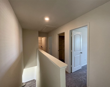 2103 Hialeah Drive - Photo Thumbnail 19