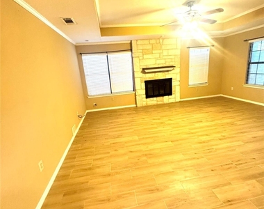 5871 Westhaven Drive - Photo Thumbnail 3