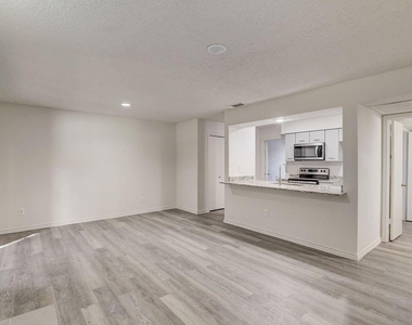 9920 Forest Lane - Photo Thumbnail 8