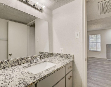 9920 Forest Lane - Photo Thumbnail 18