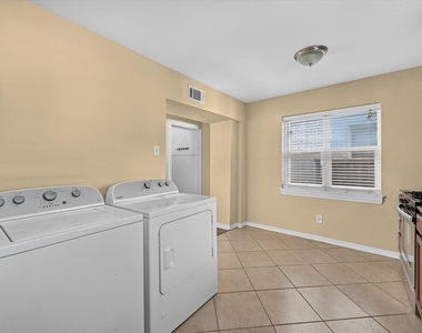 5925 Victor Street - Photo Thumbnail 9