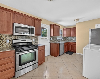 5925 Victor Street - Photo Thumbnail 7